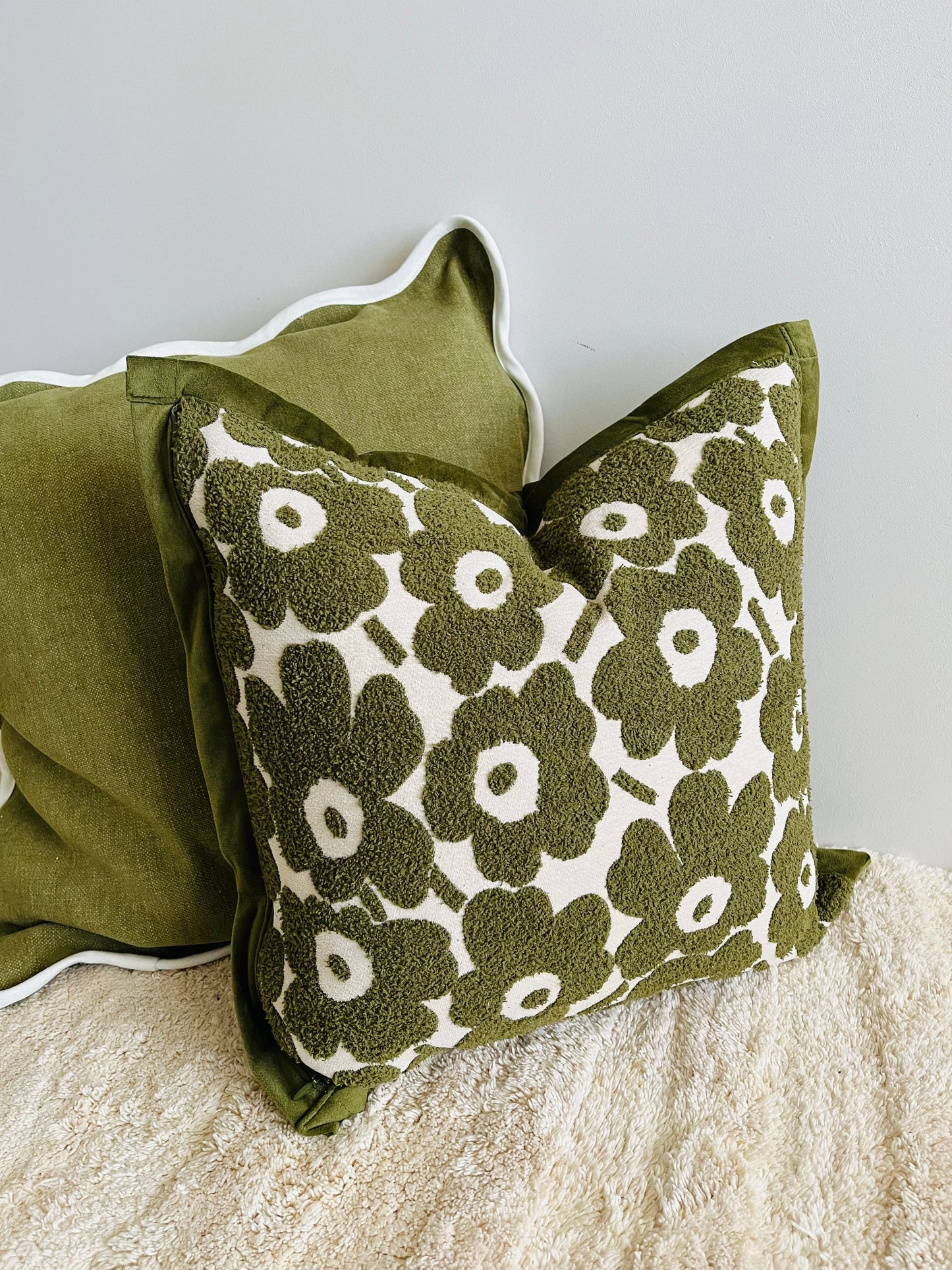 Mama and Tochter Velvet Luxe Floral Cushion Cover